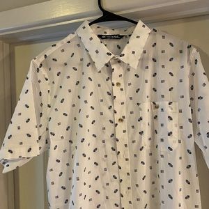 Travis Mathew’s shirt sneeze button up